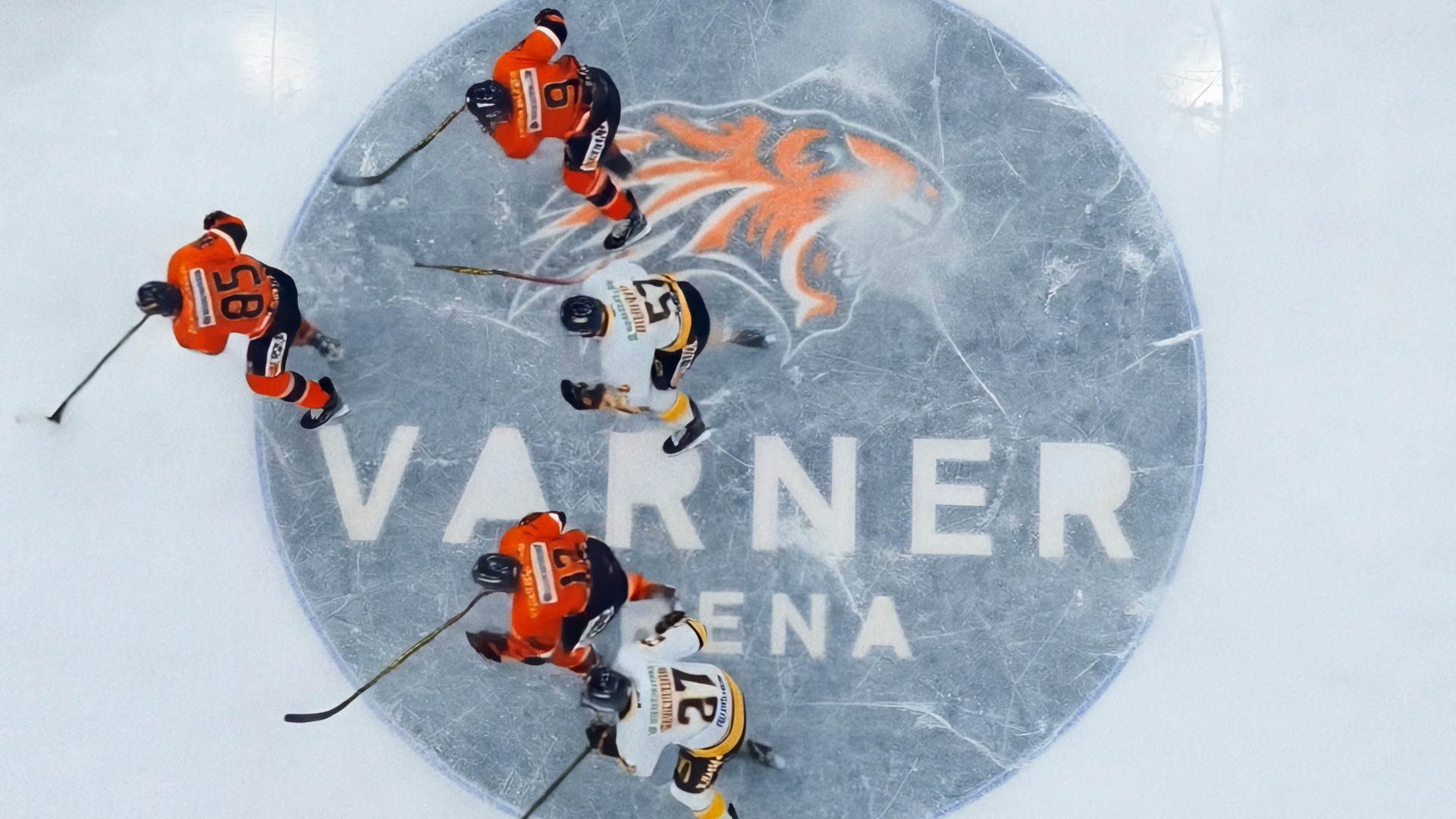 Luftopptak av ishockey faceoff