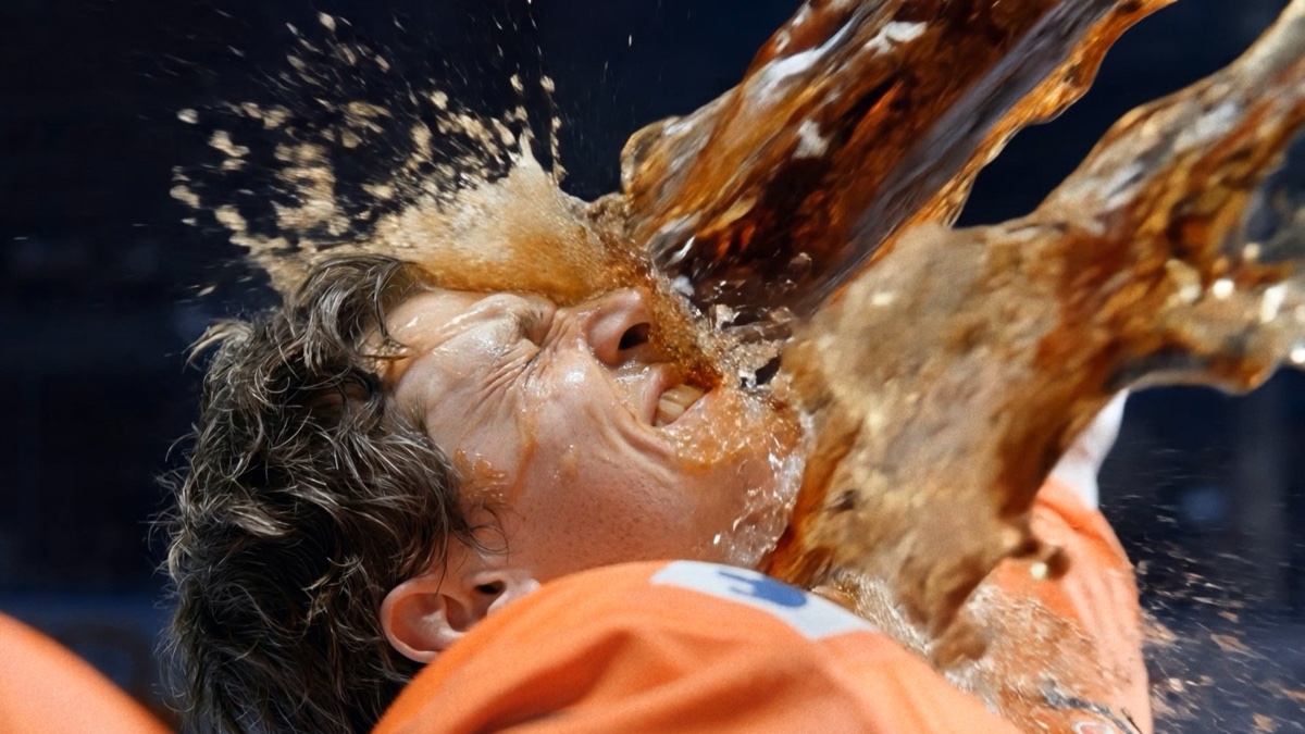 Spiller med AI-generert cola-splash